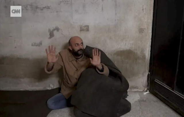 The television team accidentally found the forgotten Syrian prisoner in the prison