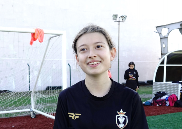 Teacher father established a football team for his daughter