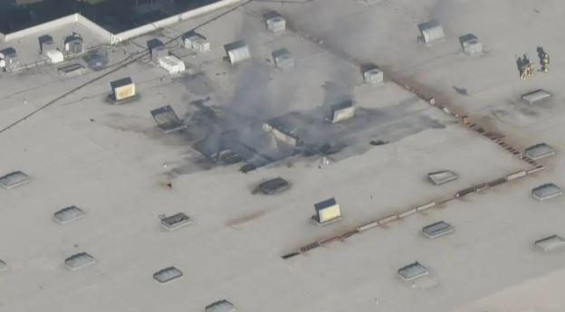 The plane crashed into the factory roof! 1 person died, 18 were injured