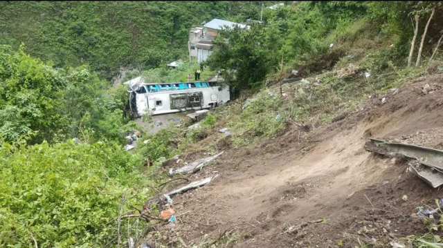 The tourist bus plunged into the ravine: 12 passengers lost their lives