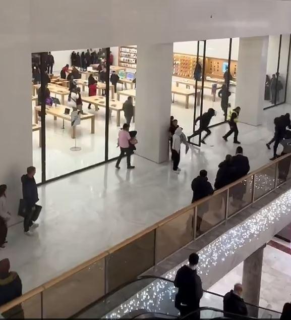 Apple store robbed during the day: 6 arrested