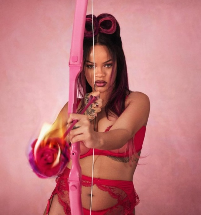 Rihanna posed with special lingerie for Valentine's Day!