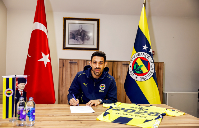 Fenerbahçe extended İrfan Can Kahveci's contract for 3 years