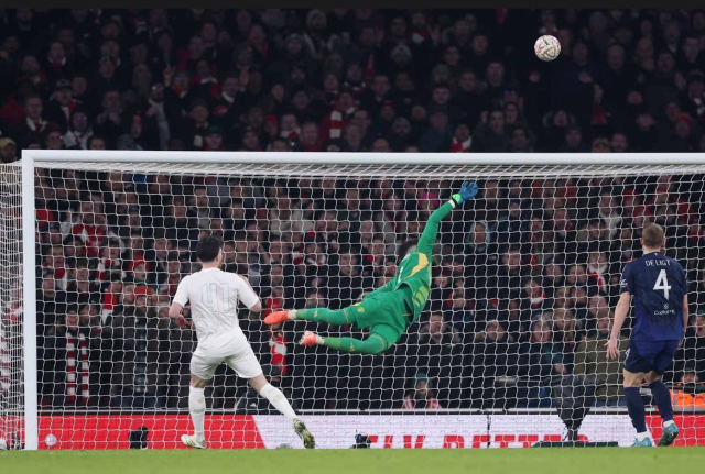 England is talking about Altay Bayındır: saving 2 penalties and eliminating Arsenal