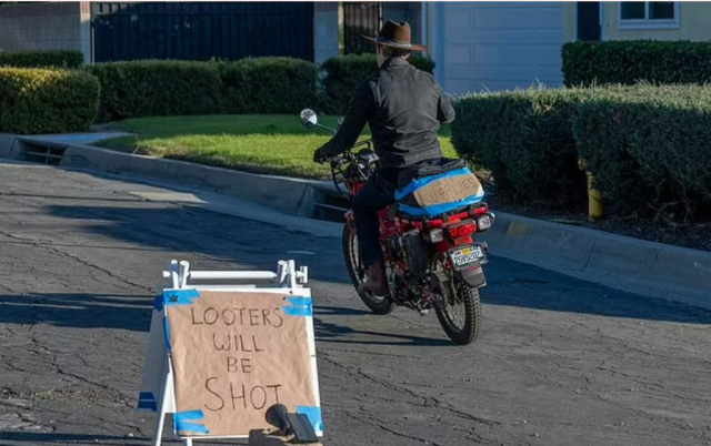 29 people caught looting while disguised as firefighters in Los Angeles