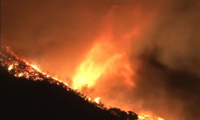 Fire tornadoes out of control in Los Angeles wreak havoc