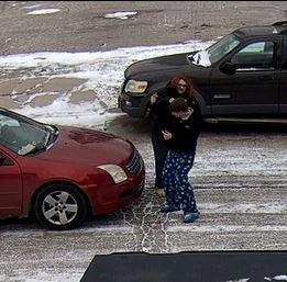 A dispute between a woman and a man in traffic turned into a fight