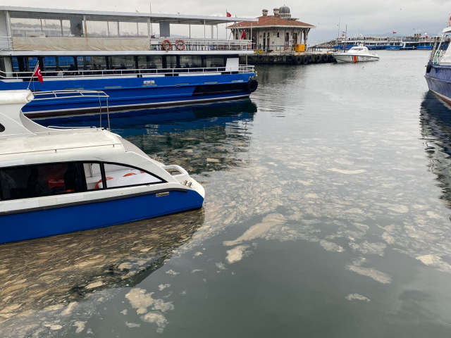 A frightening image on the sea surface in Kadıköy