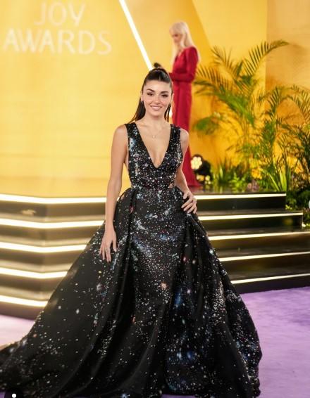 Hande Erçel's Riyadh style received praise! She made a splash at the Joy Awards night