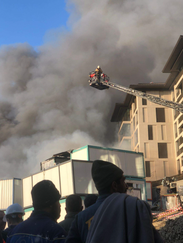 Scary fire in Üsküdar: Smoke was seen everywhere