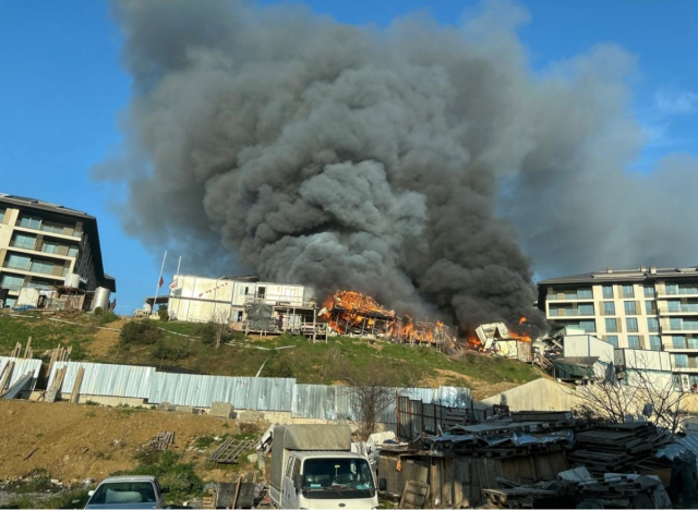 Scary fire in Üsküdar: Smoke was seen everywhere