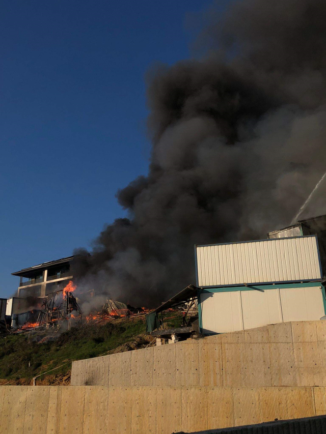 Scary fire in Üsküdar: Smoke was seen everywhere