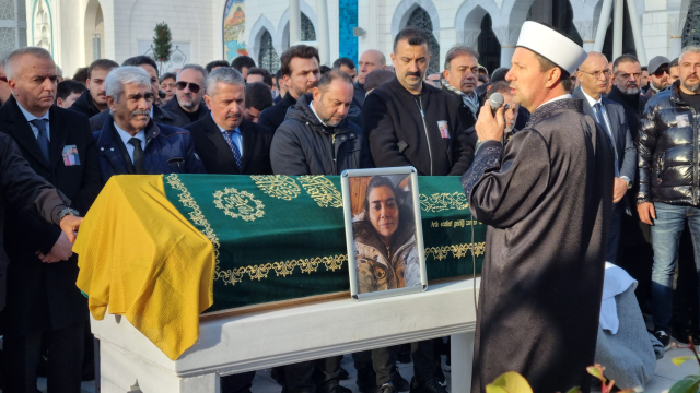 The father who survived by jumping out of the window bid farewell to his lost wife and children in tears