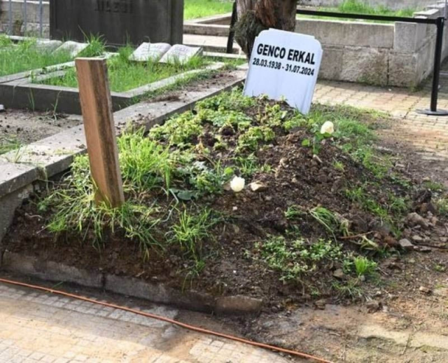 The heartbreaking condition of master artist Genco Erkal's grave saddened his fans