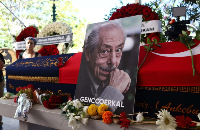 The heartbreaking condition of master artist Genco Erkal's grave saddened his fans