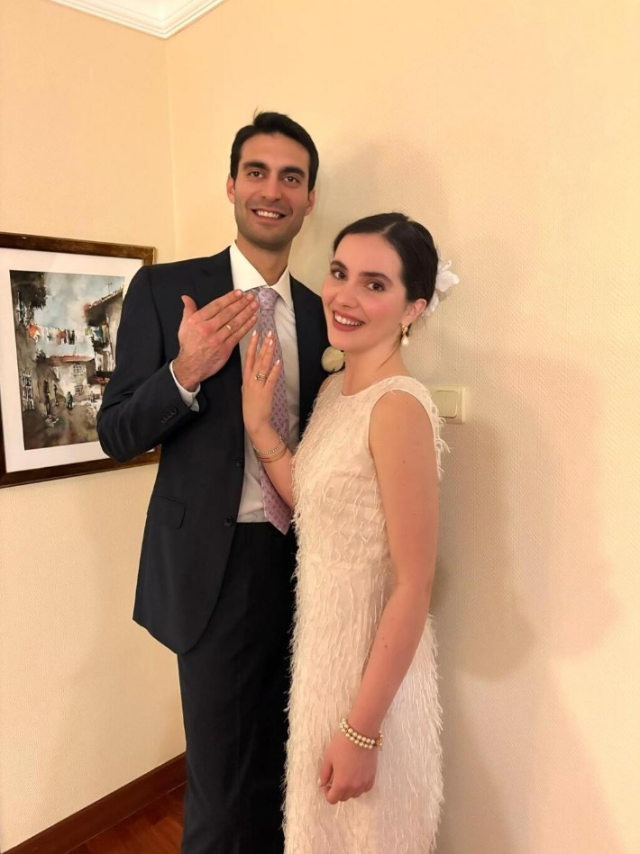 Famous actress Almila Ada got engaged in a simple ceremony