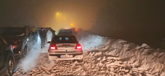 Next to Istanbul! Hundreds of vehicles are stranded