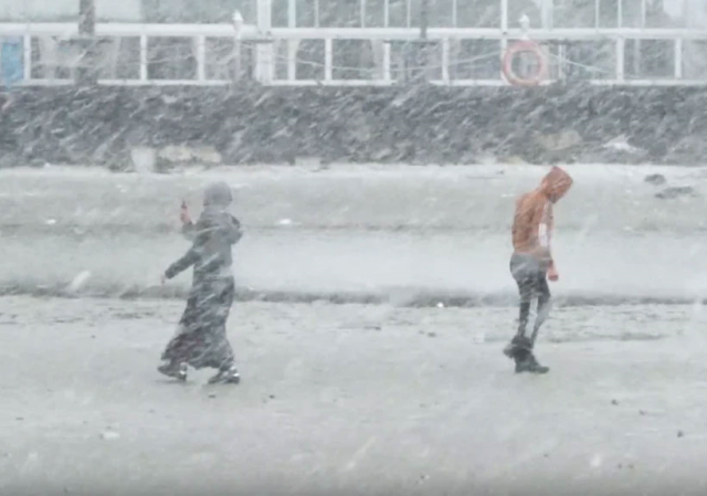 The Marmara receded, citizens walked in the sea