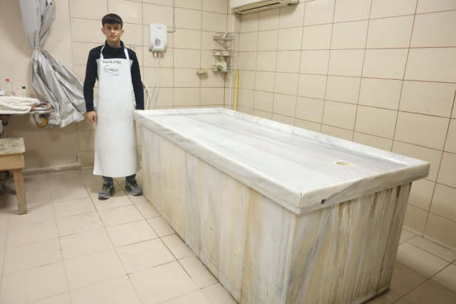 21-year-old mortician: My friends say 'You will wash me'