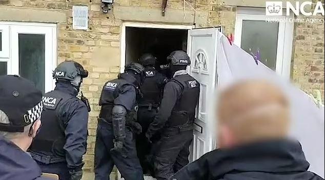 Large illegal worker operation in the UK: Thousands of immigrants caught