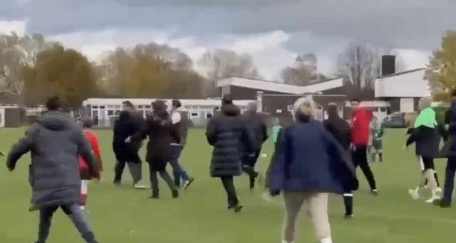 Scandalous scenes in a football match for children under 10: Parents stormed the field and clashed