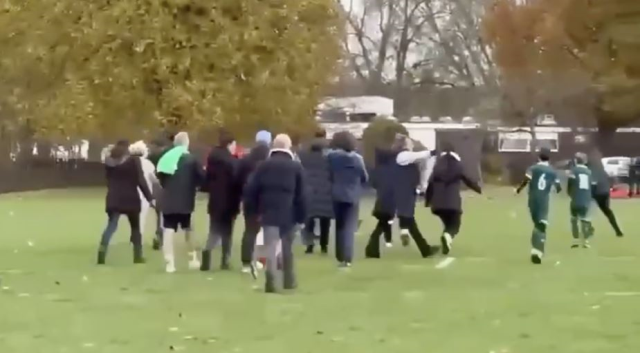 Scandalous scenes in a football match for children under 10: Parents stormed the field and clashed