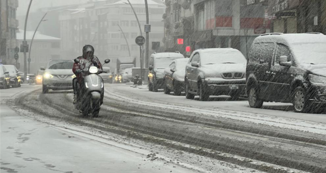 Istanbul is overwhelmed by snow! The precipitation has intensified, and a new warning has come from AKOM