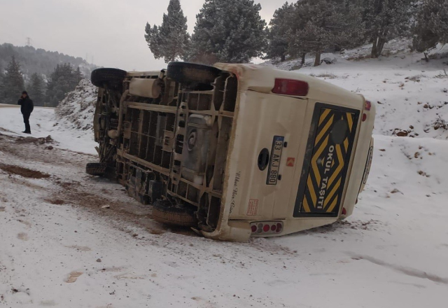 The Service Minibus Overturned in Mersin, the Horrific Accident Captured on Camera