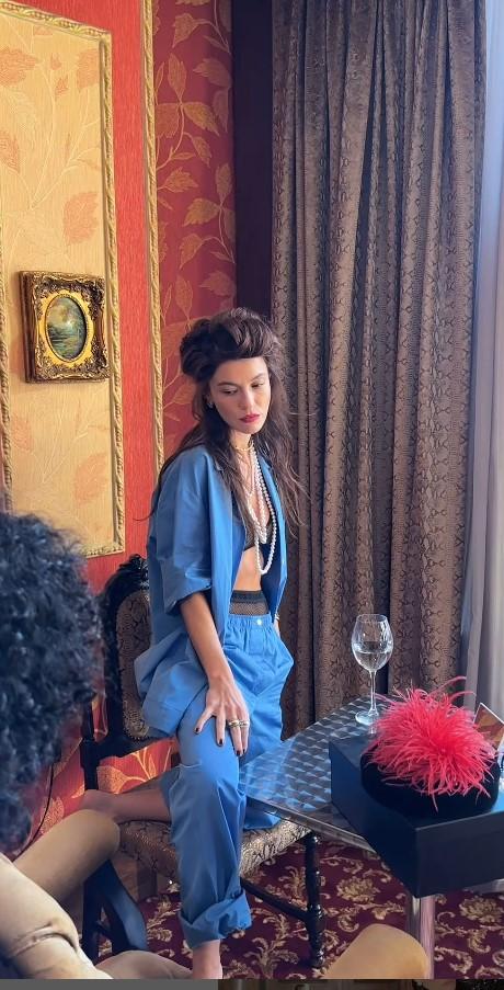 Bold poses from the famous actress Yüsra Geyik