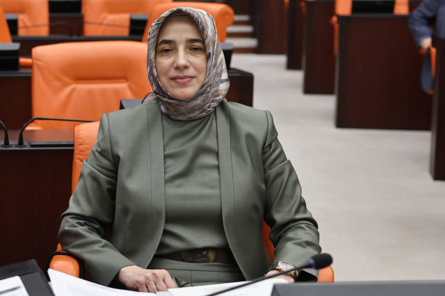 He introduced his nephew to Erdoğan! AK Party's Özlem Zengin responded to criticisms in the Parliament