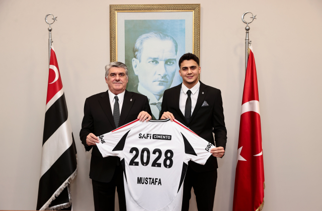 Beşiktaş signed a new contract with Mustafa Erhan Hekimoğlu