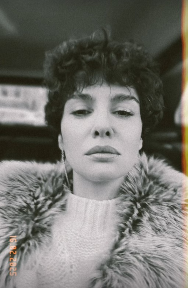 Birce Akalay changed her image! She cut her hair very short