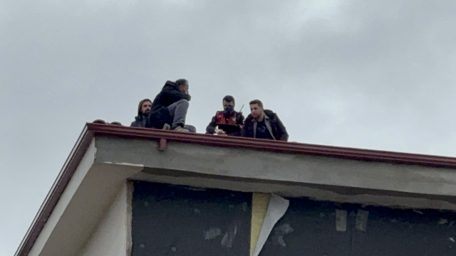 The worker in Edirne who couldn't get his salary wanted to jump from the roof