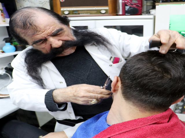 'Horasanlı Pala' promotes the district with his 1-meter mustache that he hasn't cut for 60 years