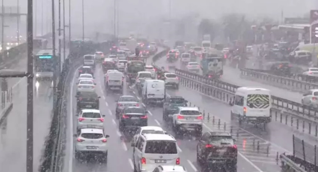 Life in Istanbul has come to a standstill! Traffic congestion reached 90%