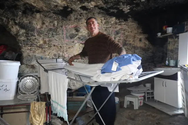 The man who has been living in a cave for 2 years since his house was destroyed in the earthquake: I am far from everyone and very peaceful