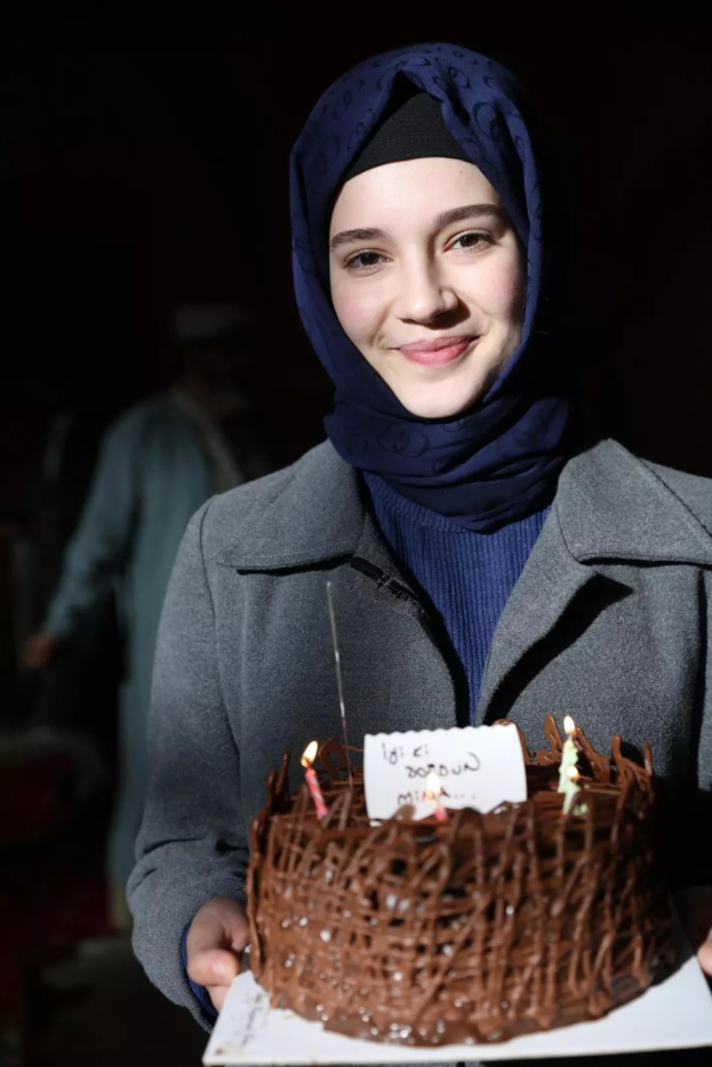 Zeynep from Kızıl Goncalar, Mina Demirtaş turned 17: Celebrated her new age on the set