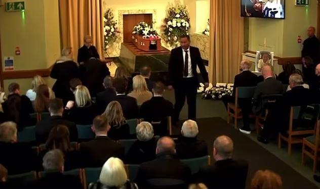 The famous manager's son left his father's funeral due to a family dispute