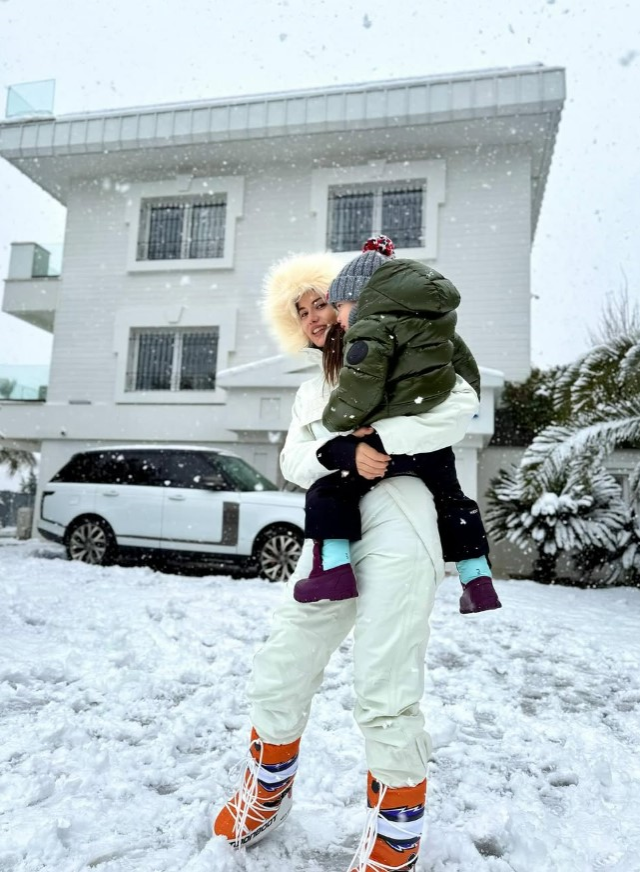 Attention-grabbing snow combination of Fahriye Evcen and Burak Özçivit