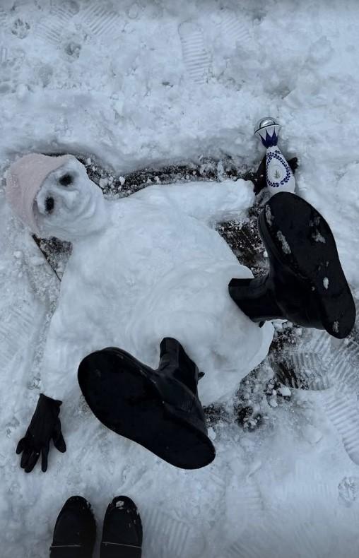 Bensu Soral's snowman shocked those who saw it: I couldn't make a normal one