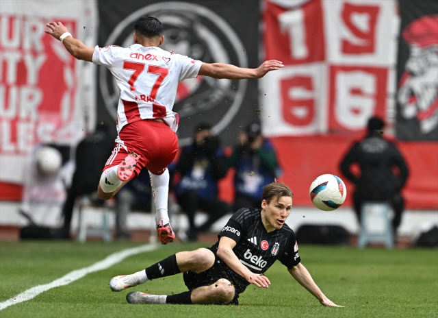 Beşiktaş, which defeated Antalyaspor 2-1, advanced to the quarter-finals of the Turkey Cup