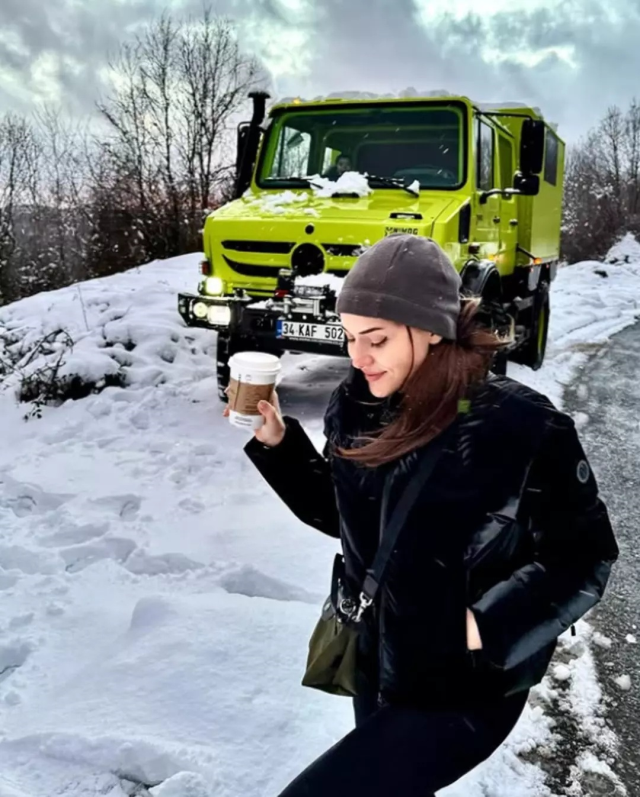 Fahriye Evcen's vehicle was compared to a garbage truck! The price is jaw-dropping