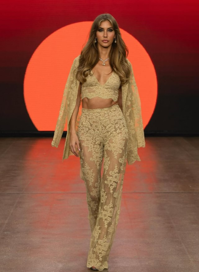 46-year-old Çağla Şıkel's fit body made a splash at London Fashion Week