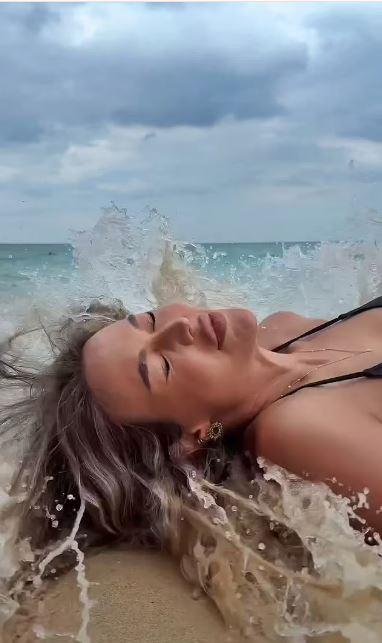 The model's beach shoot turned into a disaster with a wave surprise