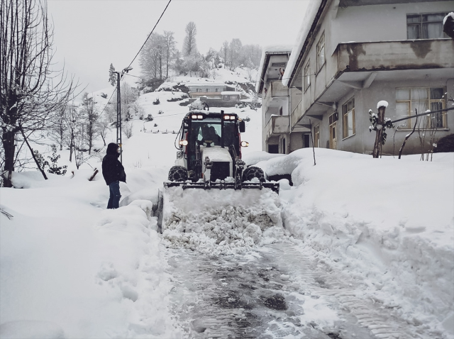 This hasn't happened in the last 28 years! In our province where the snow depth has reached 6 meters, schools have been closed for a week