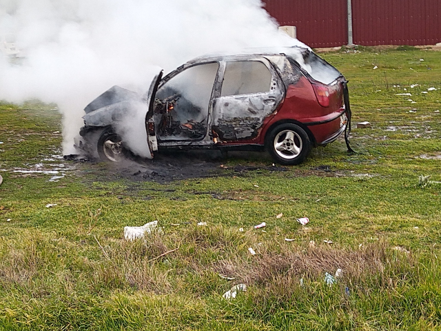 The woman who was angry with the repairmen set her vehicle on fire by pouring gasoline