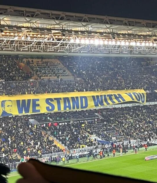 Fenerbahçe fans opened a banner to support suspended Mourinho