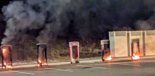Protesters stormed Tesla, gunshots were heard in New York
