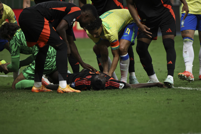 He went crazy when he saw the name that replaced him! Shock of Davinson Sanchez in the Brazil-Colombia match