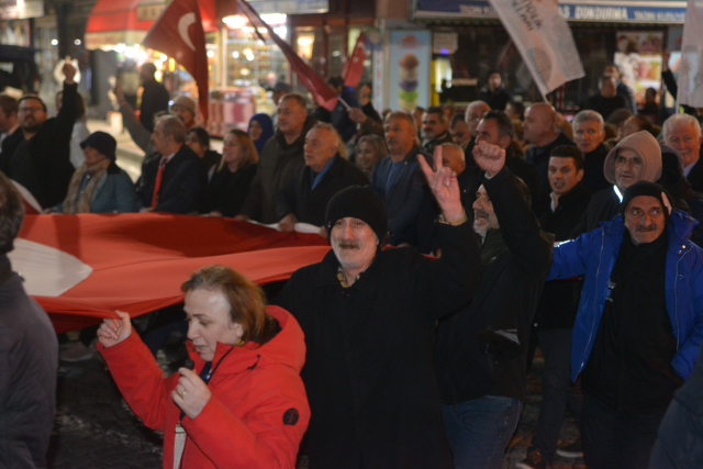 Clash during the support march for İmamoğlu in Rize